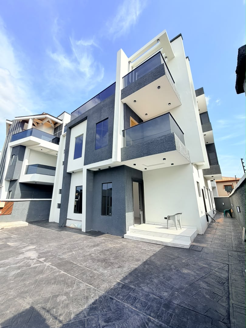 Newly Built 5 Bedroom Fully Detached Duplex with a Room BQ